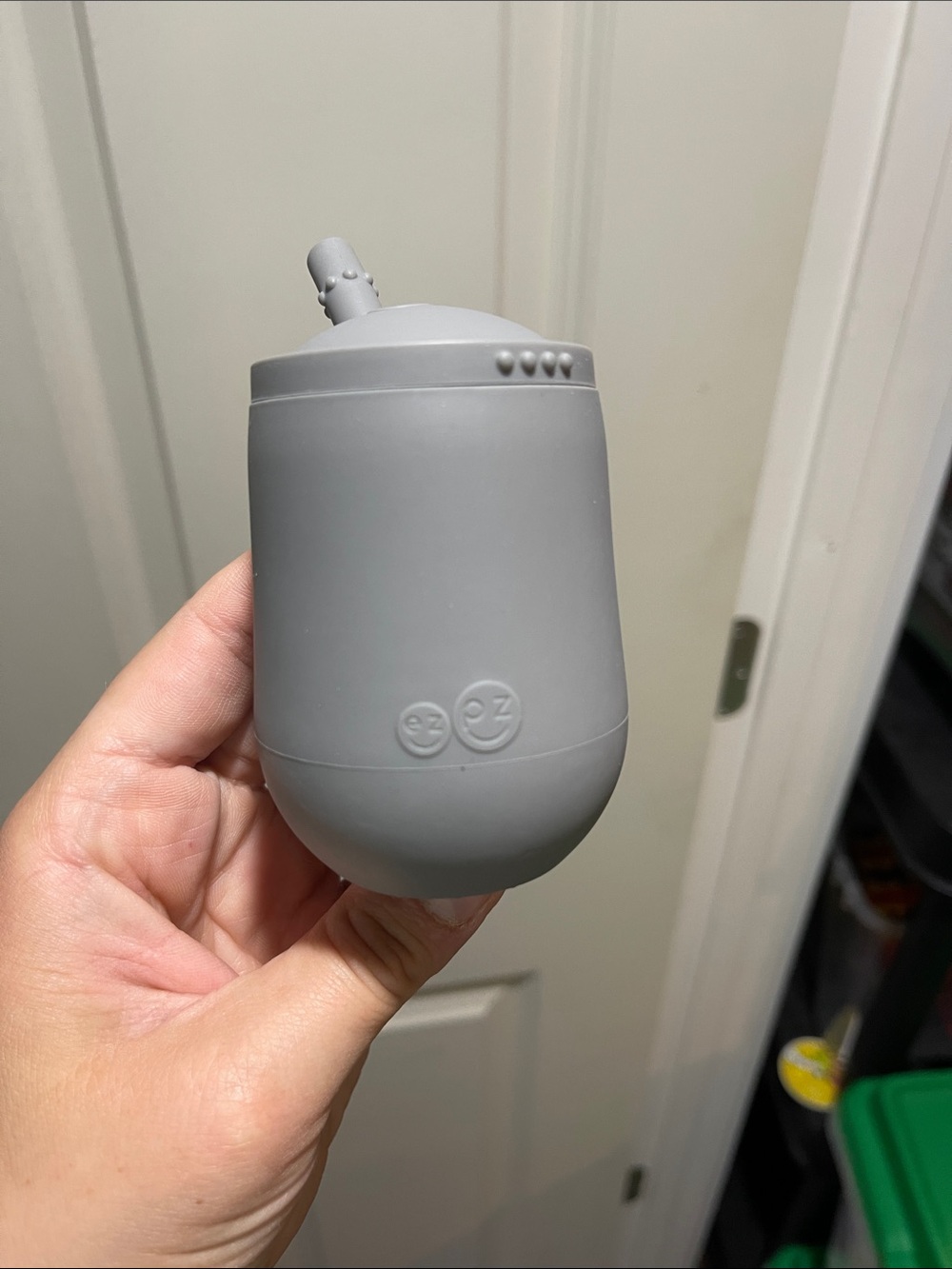 Ezpz toddler straw training cup